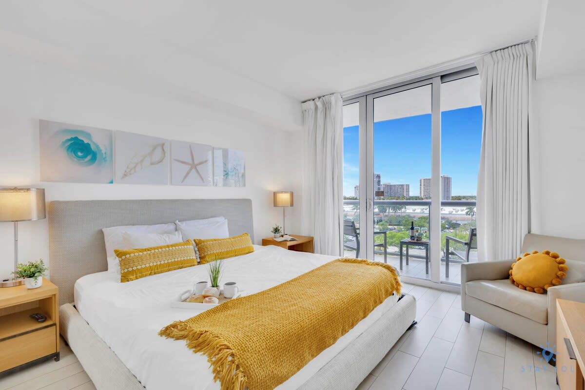 Near Beach Apartment - Amazing Pool -Balcony