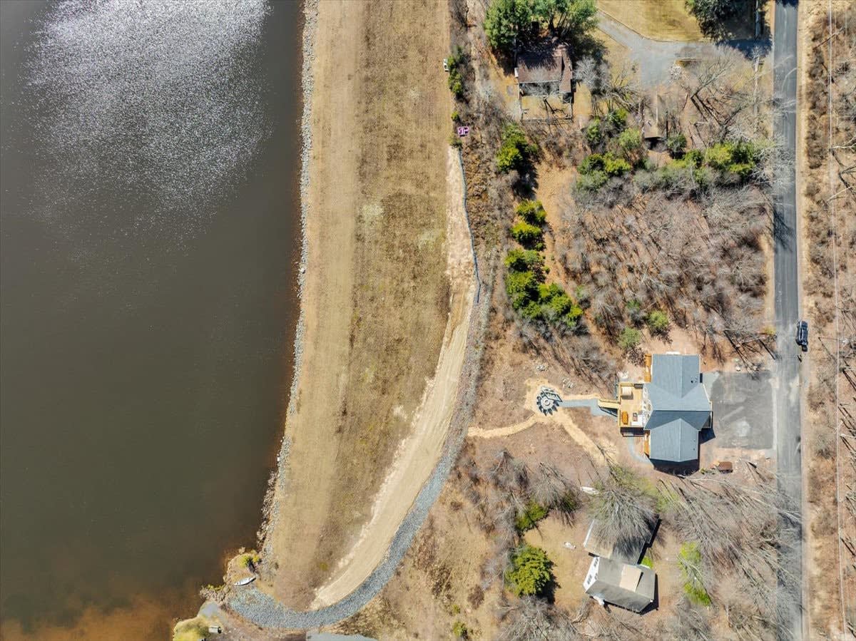 Lake Lux | Lakefront Log Cabin | Hot Tub | Sauna