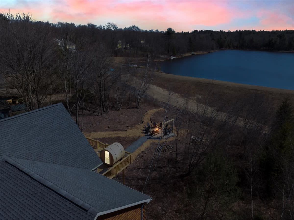 Lake Lux | Lakefront Log Cabin | Hot Tub | Sauna