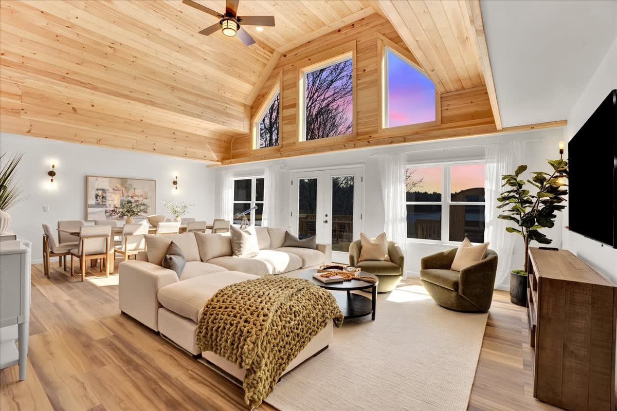 Lake Lux | Lakefront Log Cabin | Hot Tub | Sauna — Blakeslee, PA — vacation rental