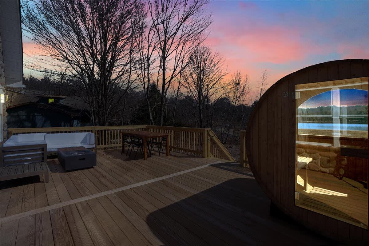 Lake Lux | Lakefront Log Cabin | Hot Tub | Sauna
