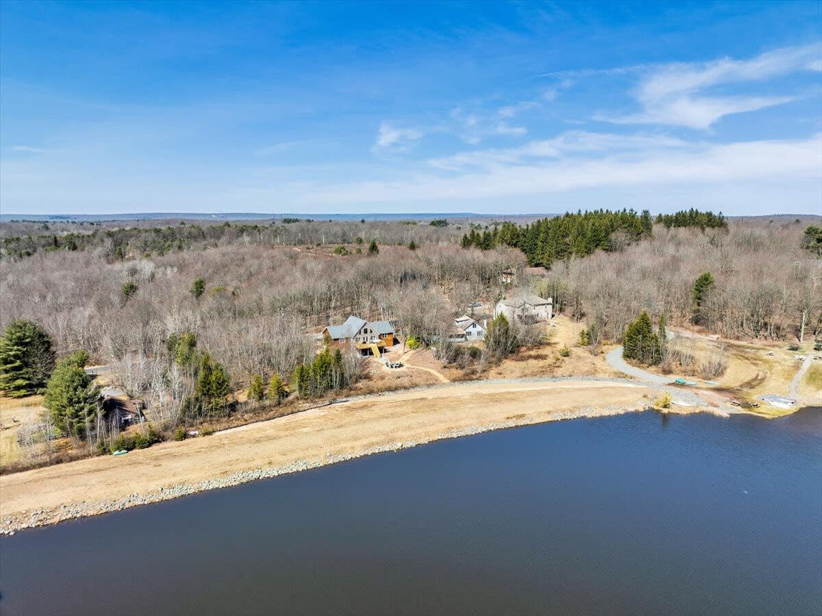 Lake Lux | Lakefront Log Cabin | Hot Tub | Sauna