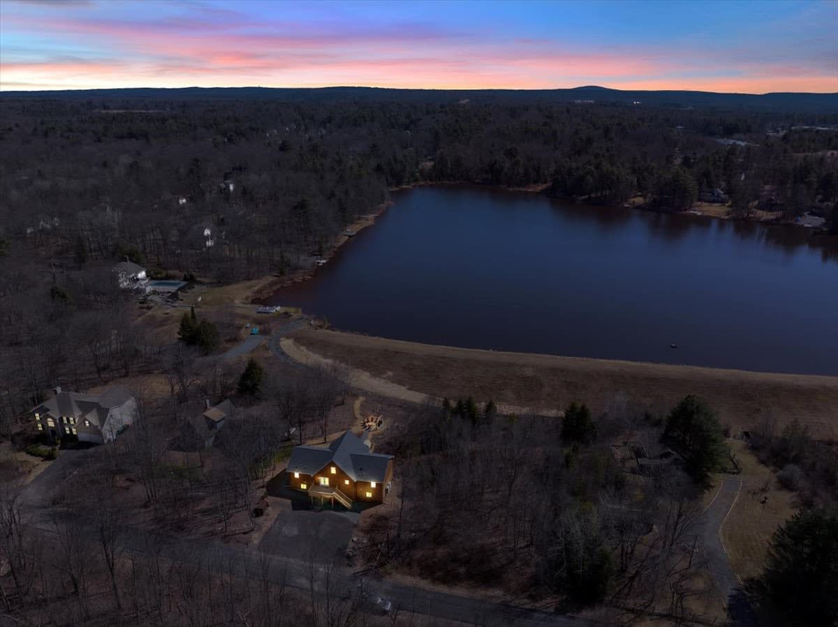 Lake Lux | Lakefront Log Cabin | Hot Tub | Sauna