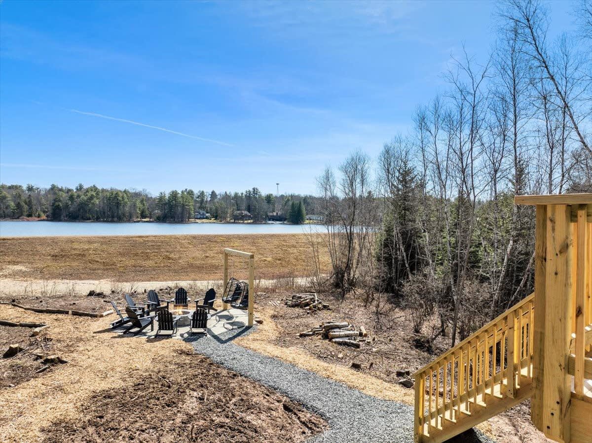 Lake Lux | Lakefront Log Cabin | Hot Tub | Sauna