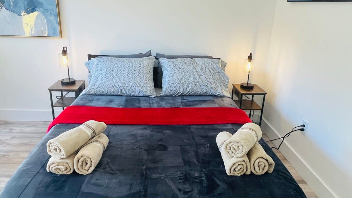 Upper East Side Studio with Free Parking!