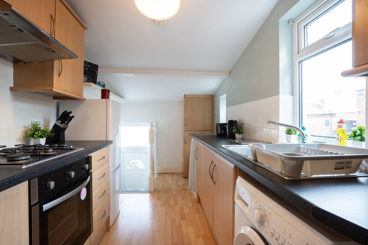 Parking - Contractors Stays - 10 mins to Freeman Hospital in Coach Road 33 NE28 6JA - Property image 19 - VivreStays