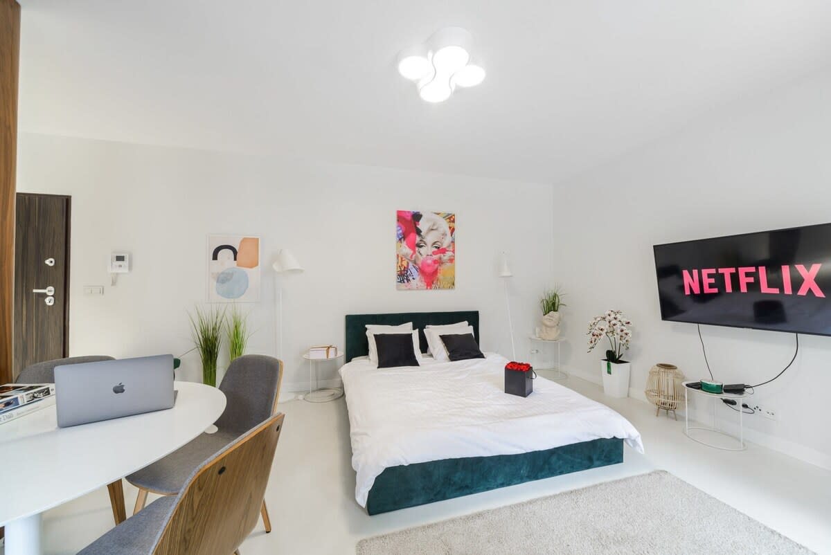 Lumina lux apartment near Uprising Museum