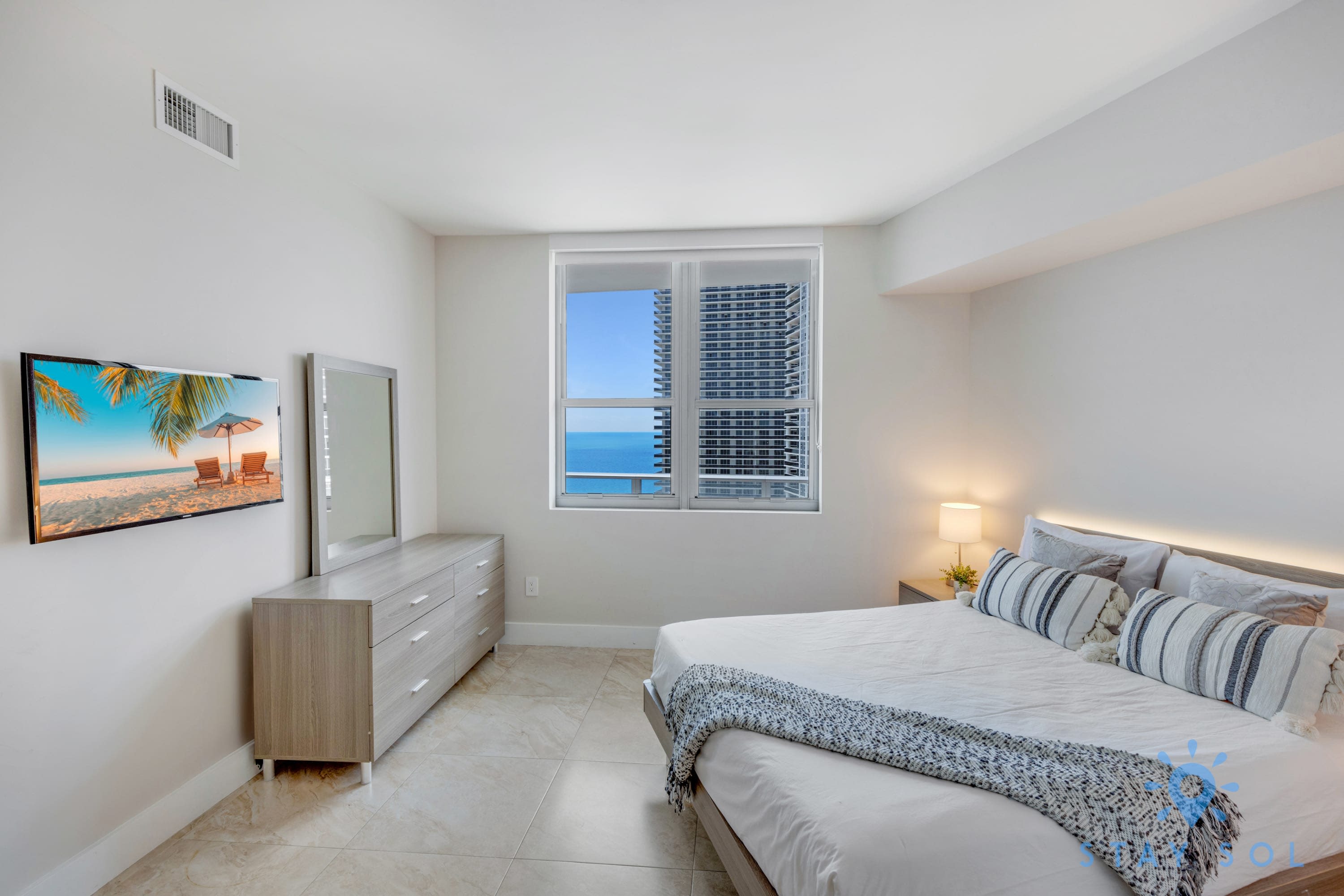 3 BR Apartment - Oceanfront Sky Home