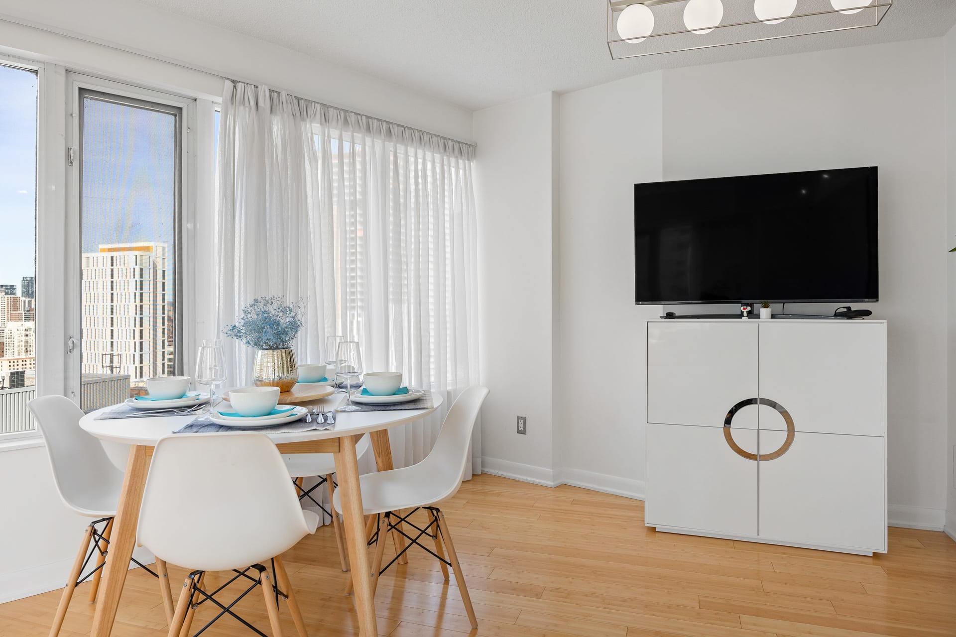 Spacious Layout Combining Style And Functionality For Relaxation And Dining