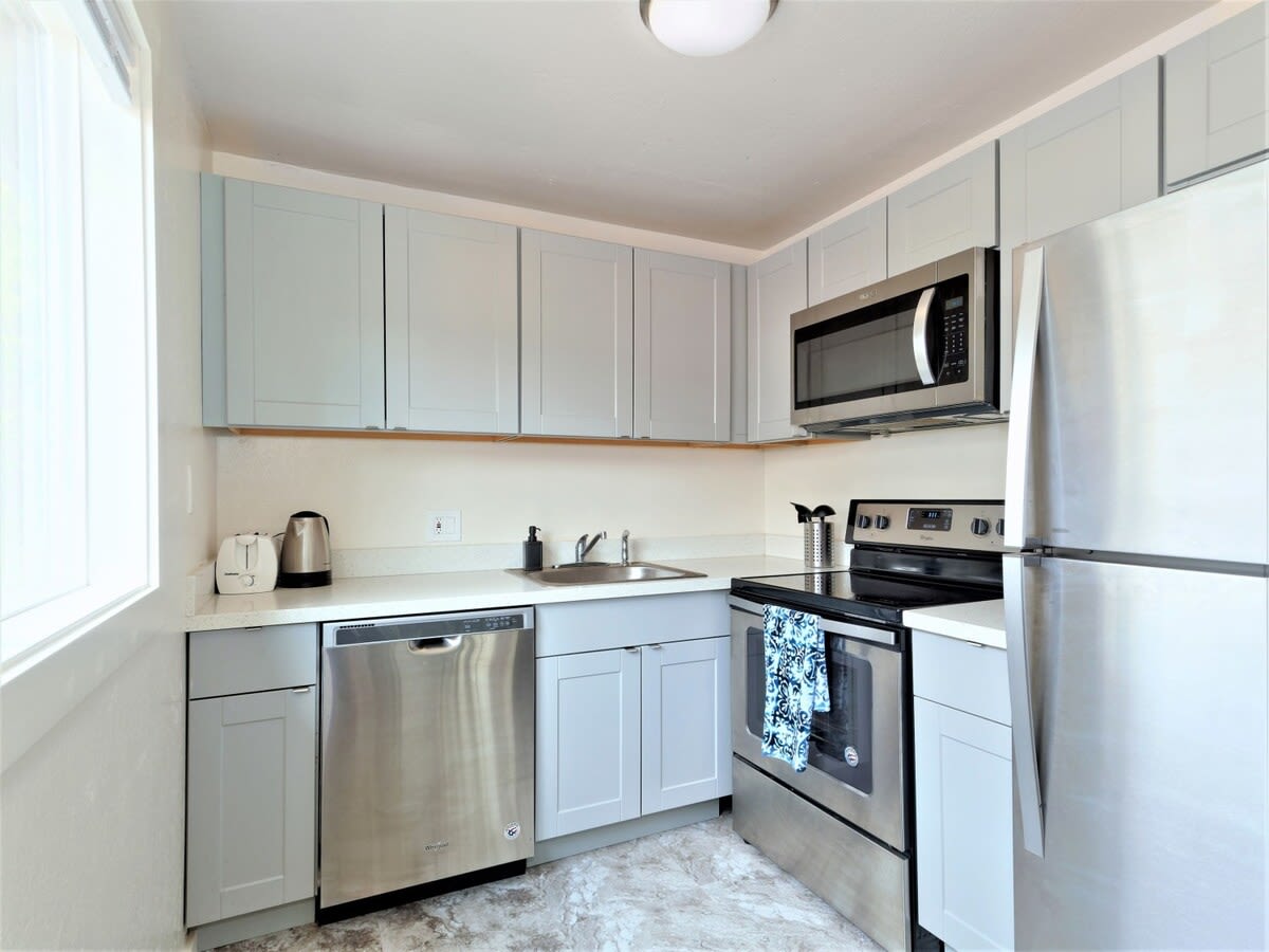 Casa Blanca 3- Private/Modern/Parking/Walk 2 Shops