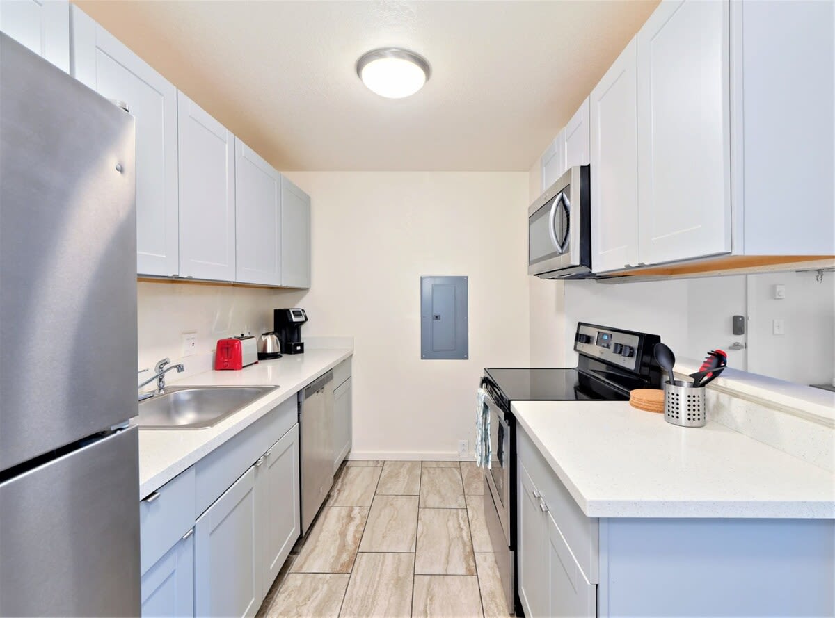 Casa Blanca 1- Private/Modern/Parking/Walk 2 Shops
