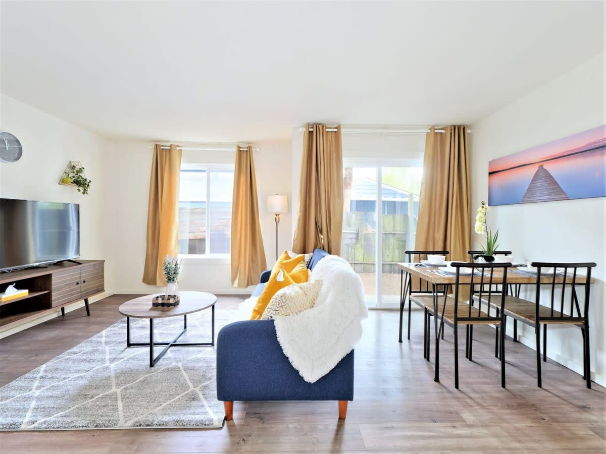 Casa Blanca 1- Private/Modern/Parking/Walk 2 Shops