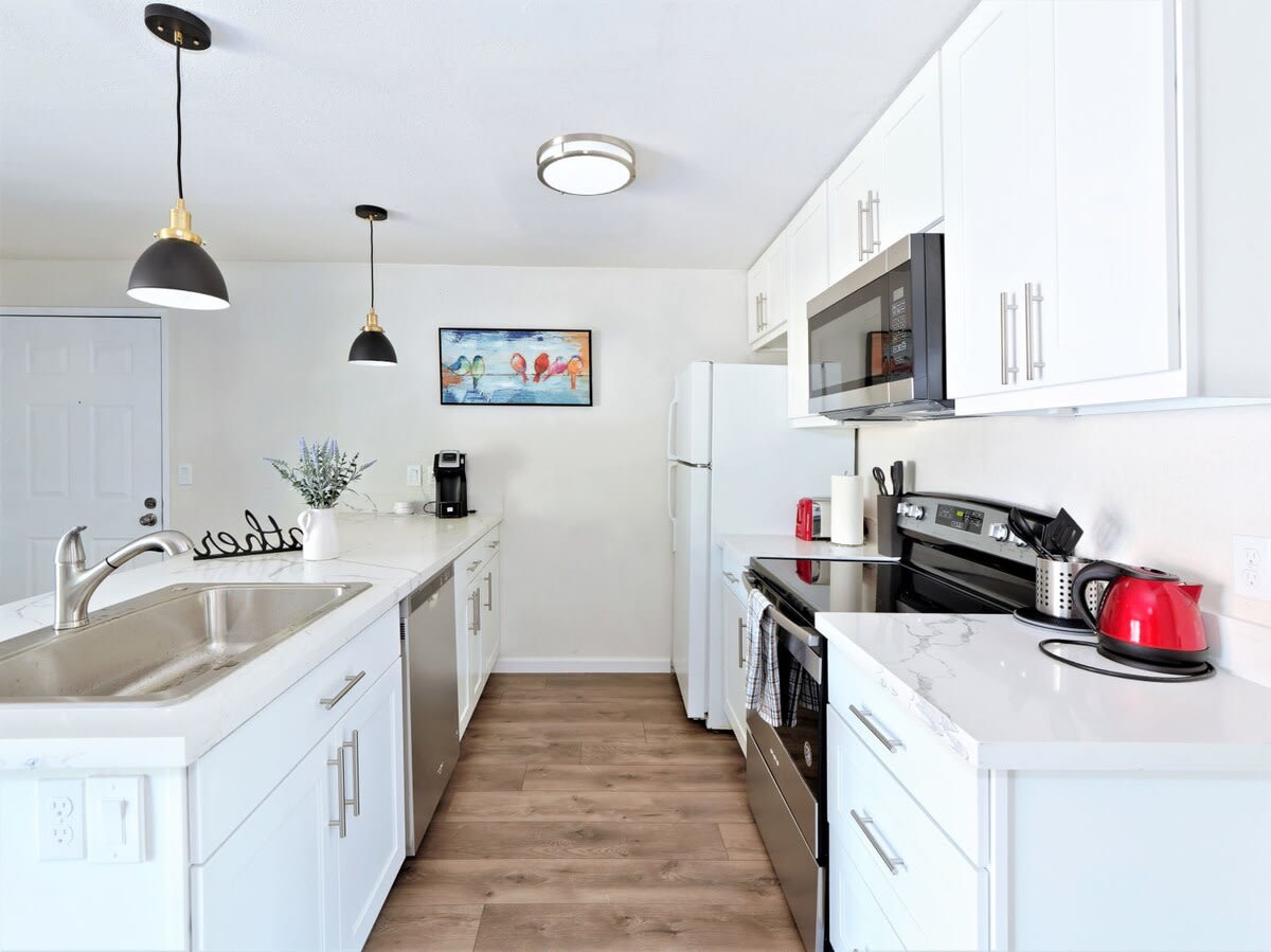 Blue Apt. #C |Stylish & Private 2BR |North Seattle