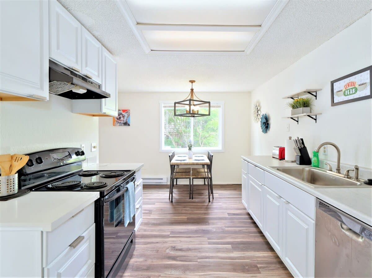 Blue Apt. #D |Stylish & Private 1BR |North Seattle