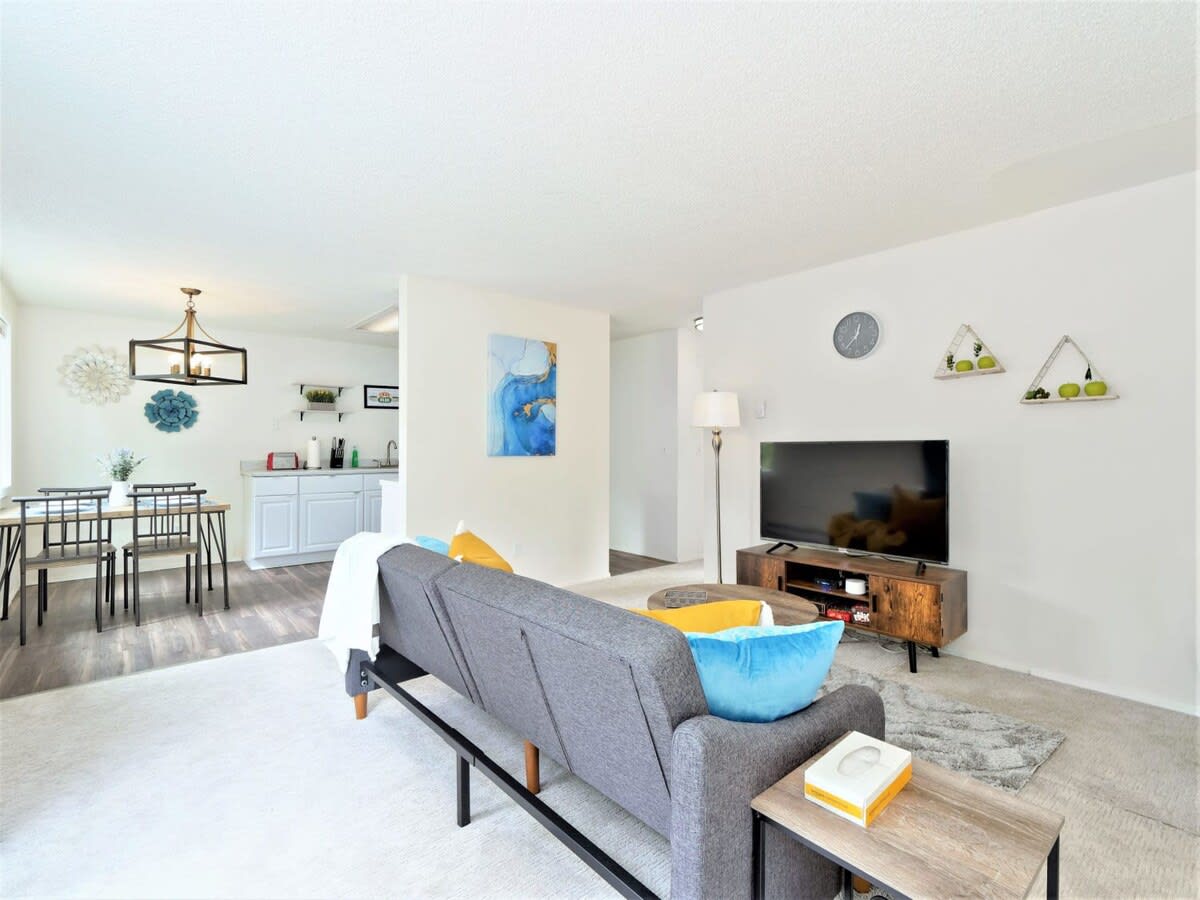 Blue Apt. #D |Stylish & Private 1BR |North Seattle
