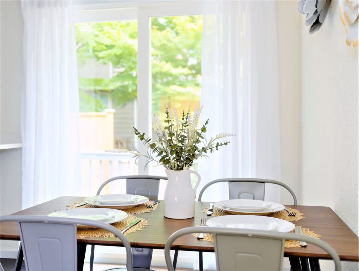 Blue Apt. #B |Stylish & Private 2BR |North Seattle