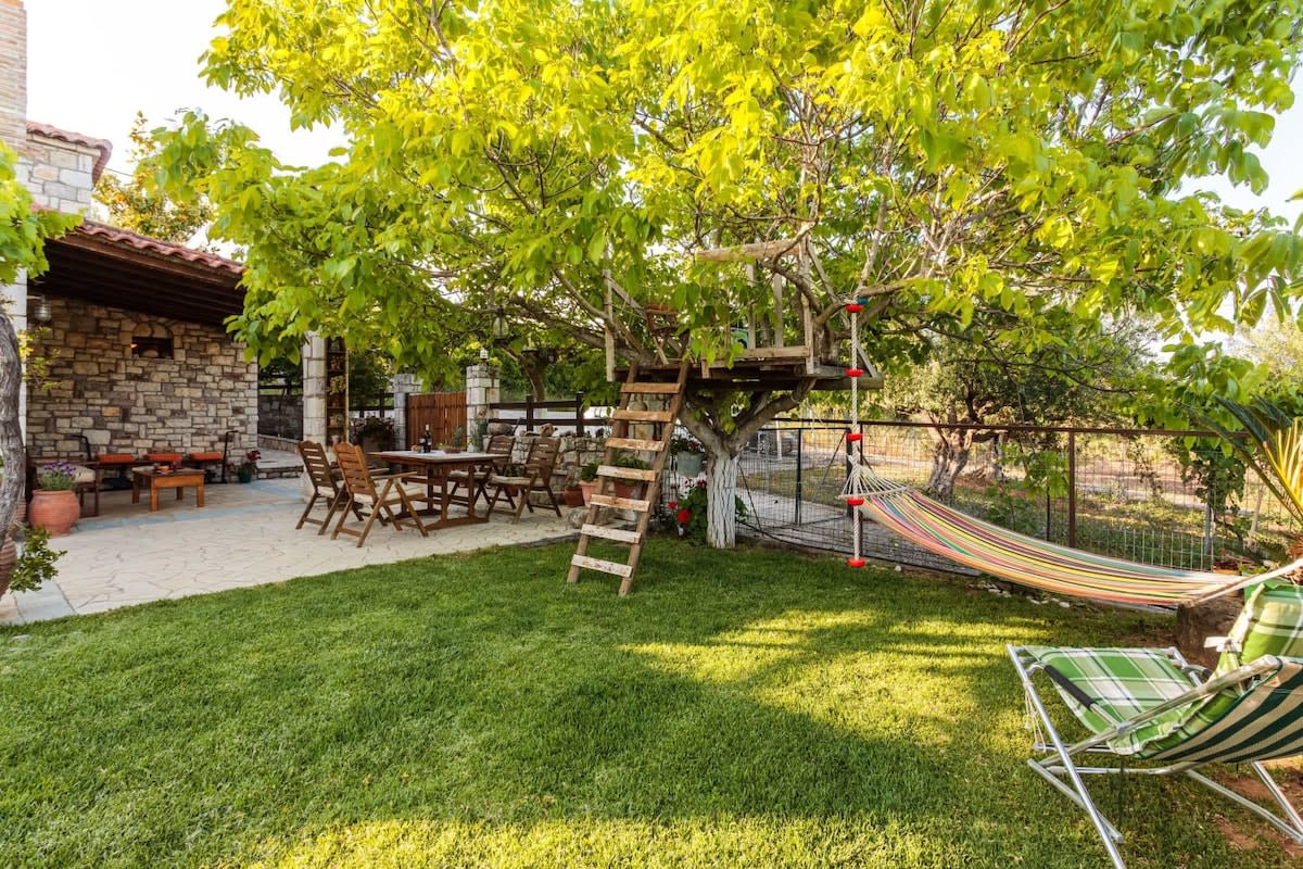 Petalidi Stone House with garden near the beach — vacation rental