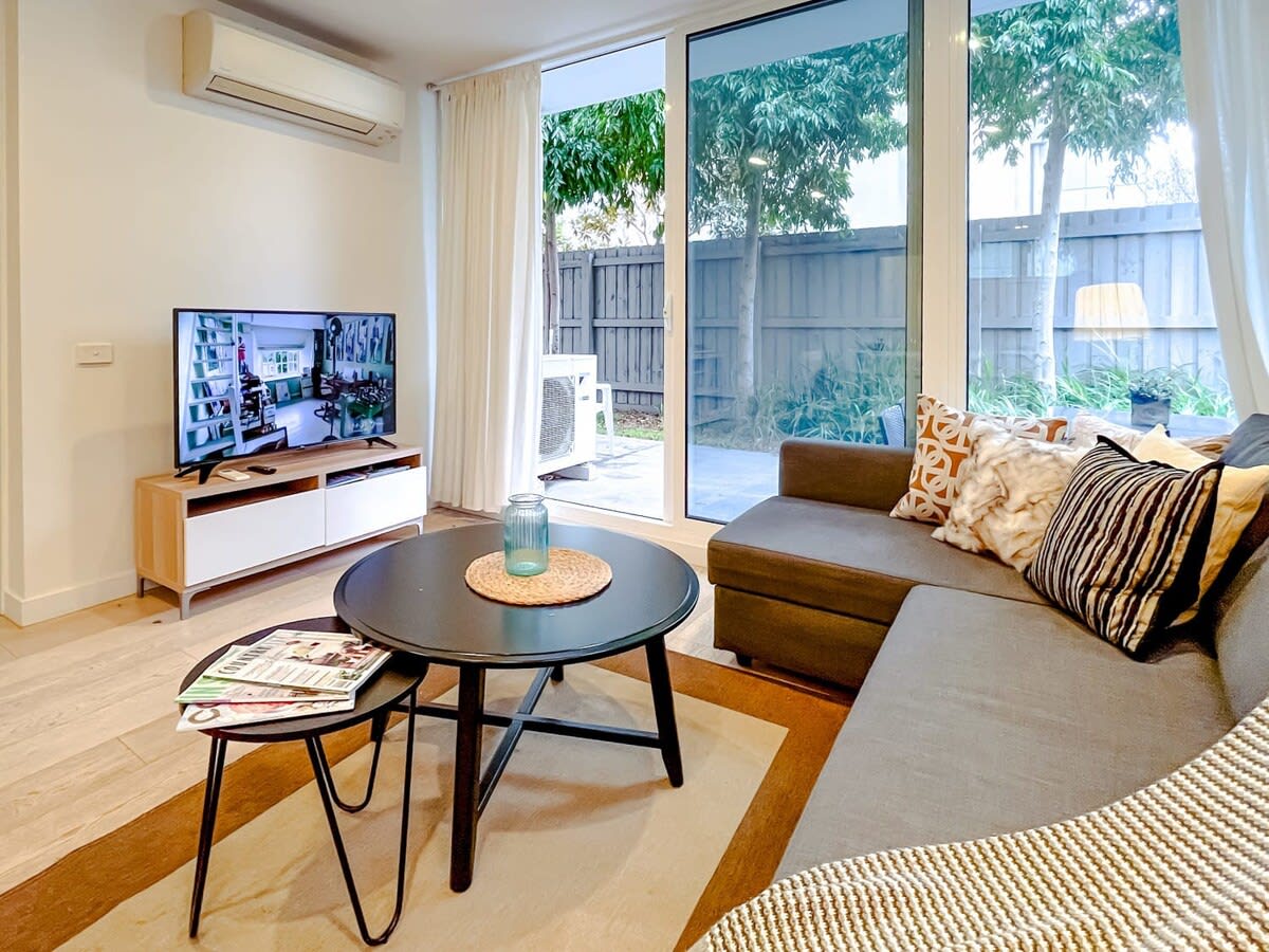 Modern 2B Apartment in Brighton | Near Bay St & Beach | Free Parking | Private Garden - Foto 1