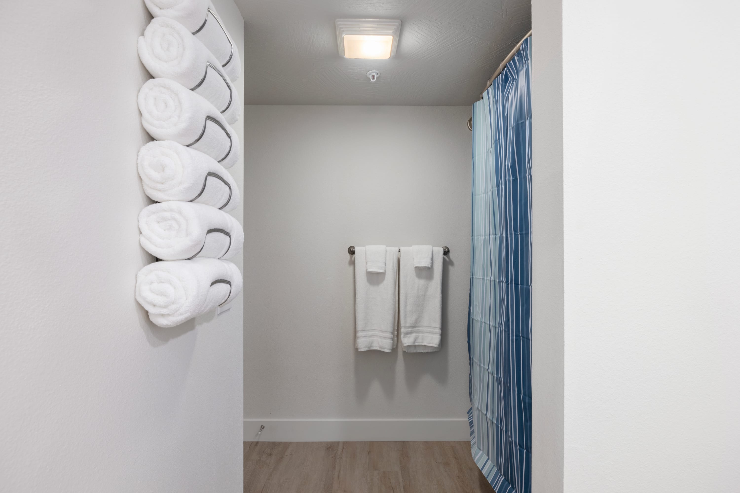 Ensuite bathrooms with tub/shower combos supply plenty of towels for your use.