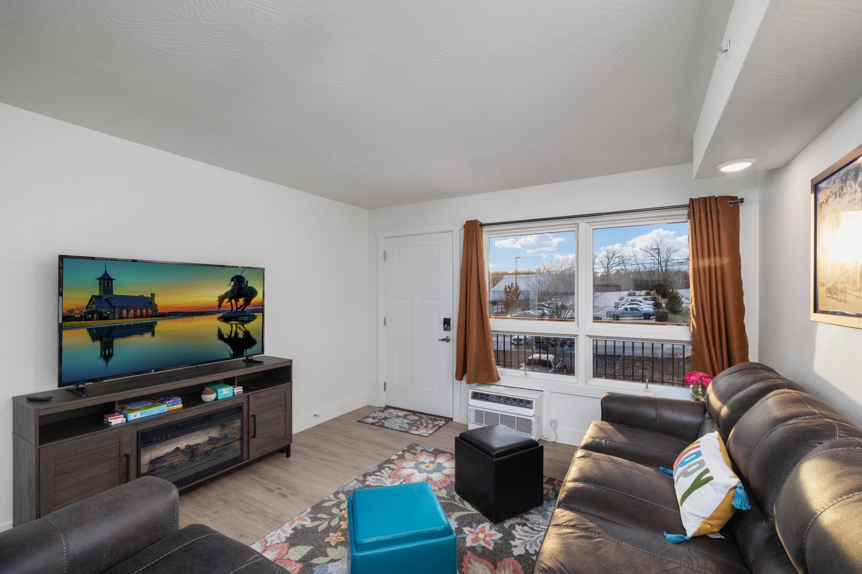 306 - Elevator, walk to landing Gym & indoor pool 5