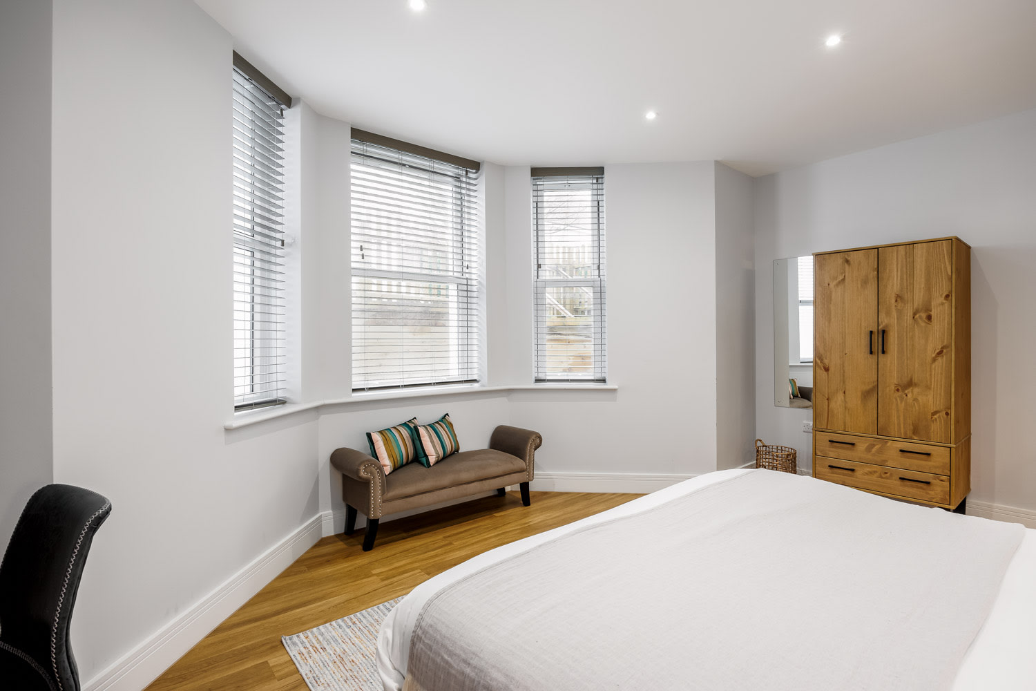 Coastal 1-Bed Apt w/ Free Gym, Parking & Garden