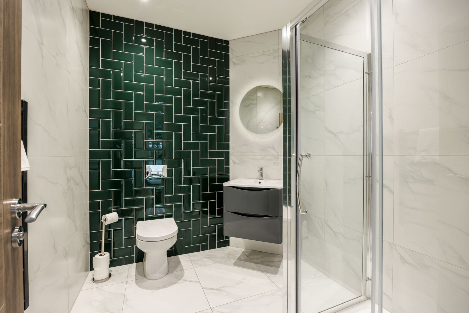 Coastal 1-Bed Apt w/ Free Gym, Parking & Garden - Photo 4