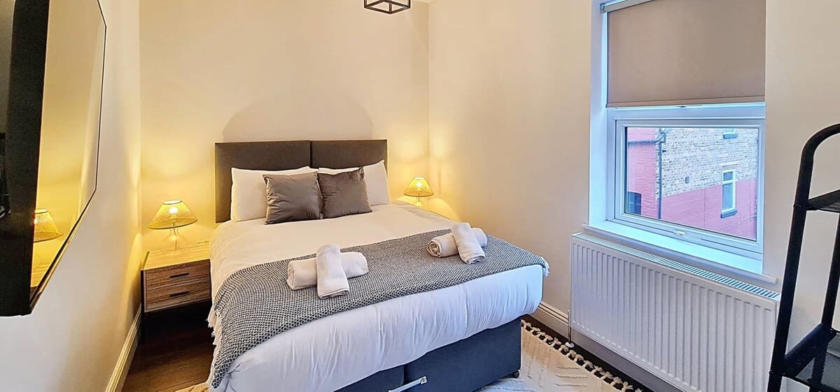 Stunning Luxury Spacious 5-Bedroom Home Near City - Picture 9