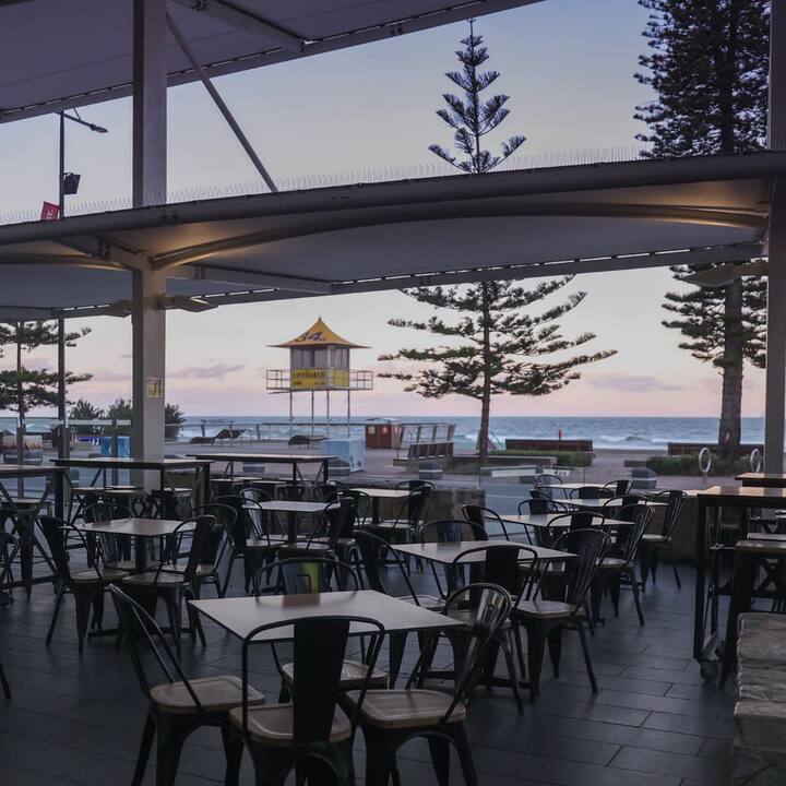 Elston Restaurant & Bar is one of the best bar in Surfers Paradise and the only place to eat and drink. Located in the heart of the Gold Coast