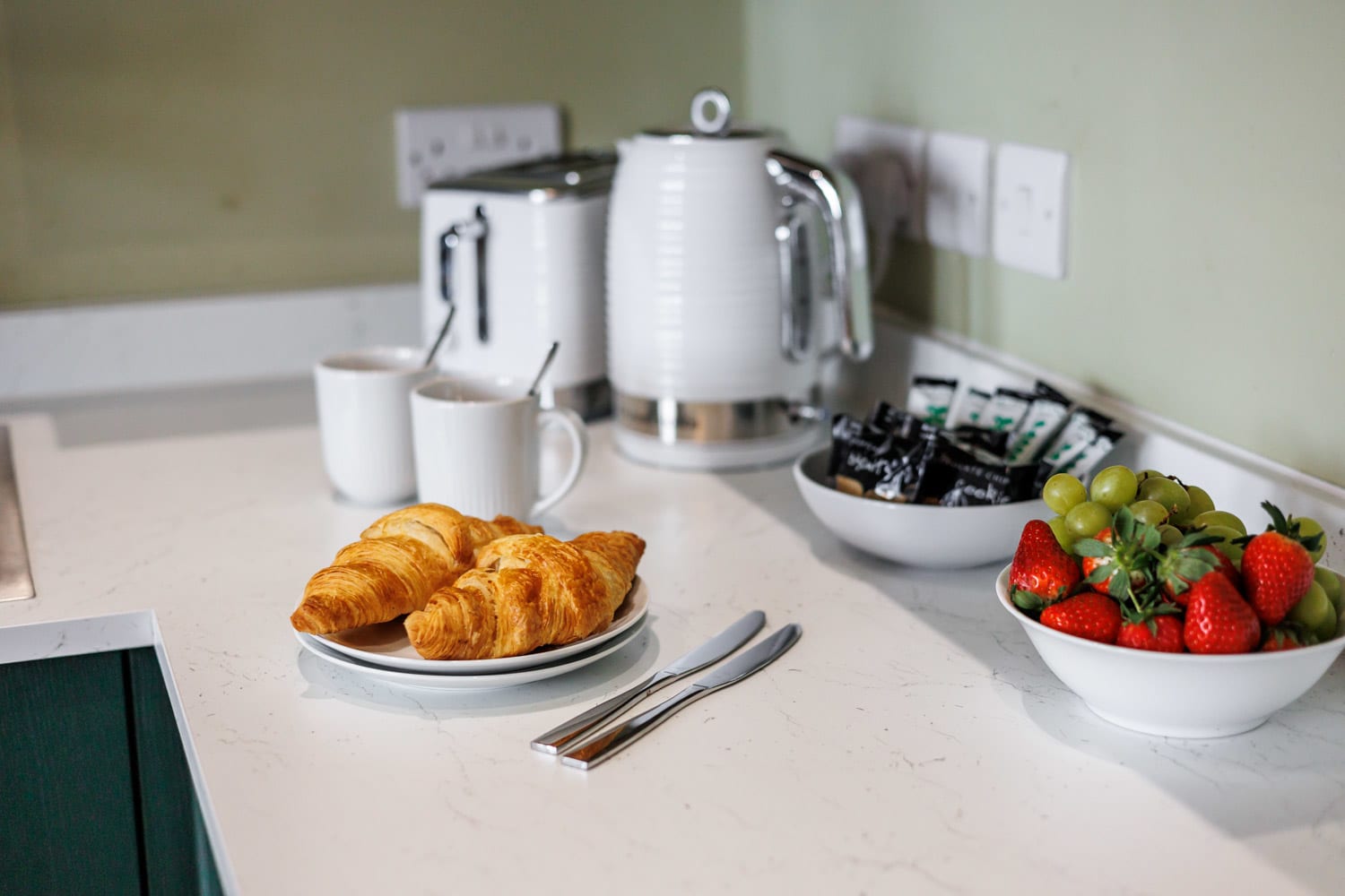 Stunning Sea Views, Family Apt; Free Parking & Gym
