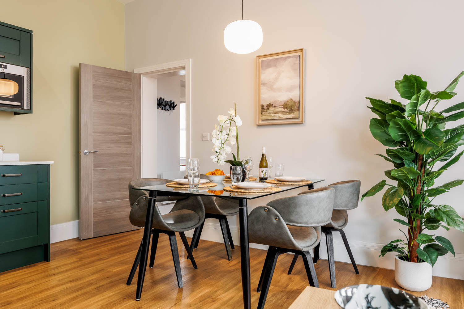 Stunning Sea Views, Family Apt; Free Parking & Gym