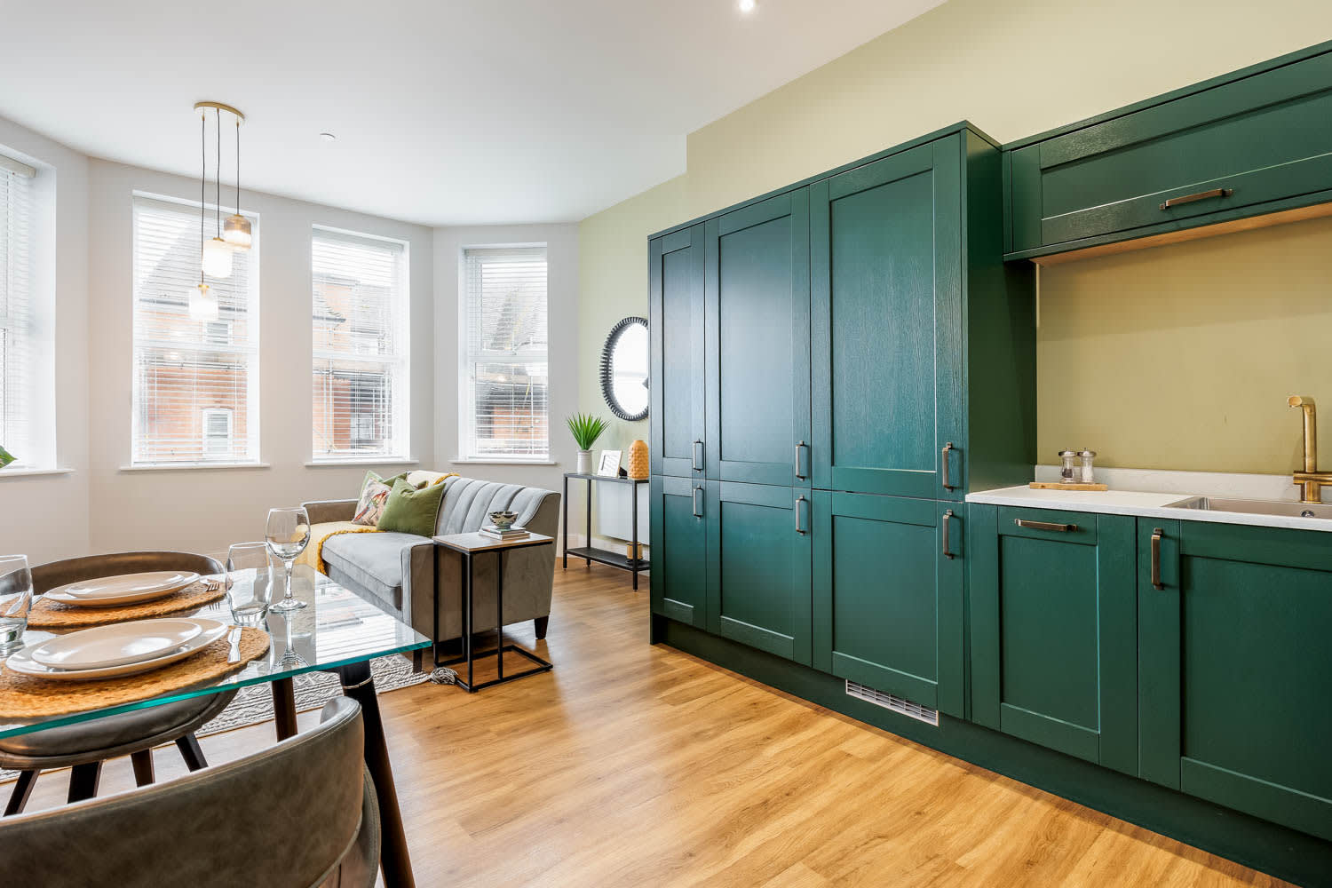 Stunning Sea Views, Family Apt; Free Parking & Gym