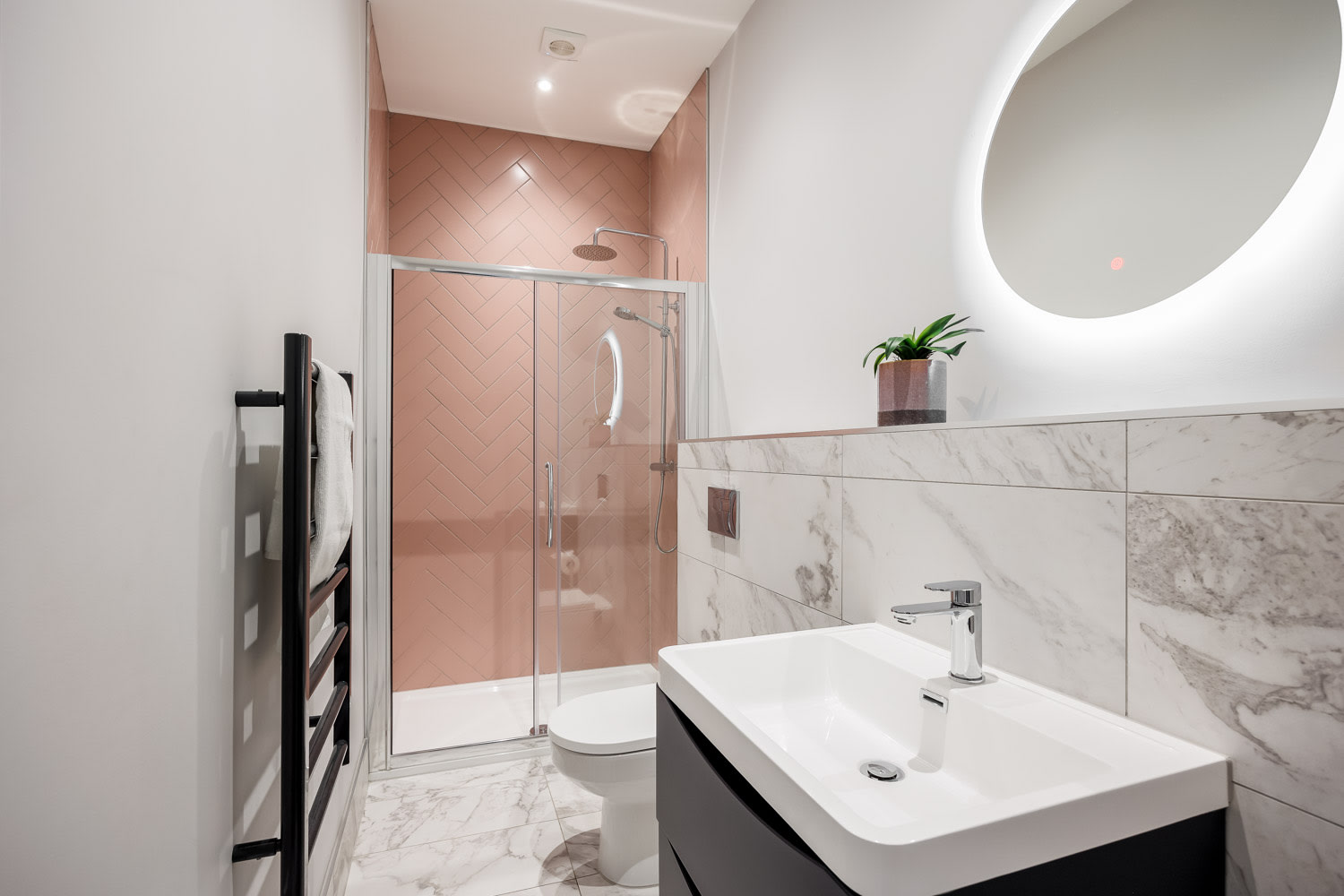 Stunning Sea Views, Family Apt; Free Parking & Gym