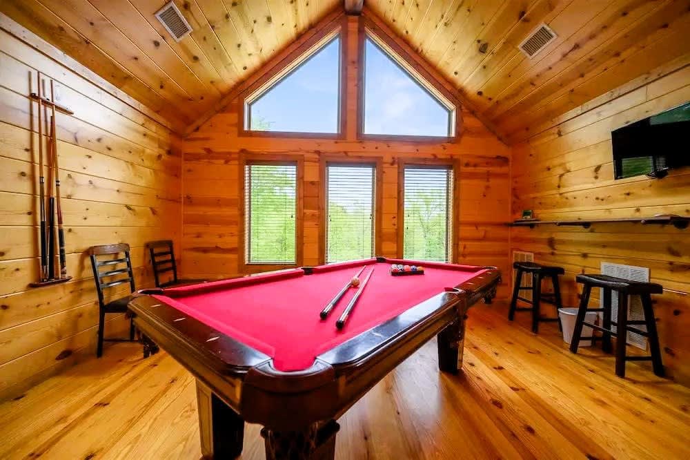 Cul-de-sac Cabin - Pool Table-Hot tub-Pet Friendly