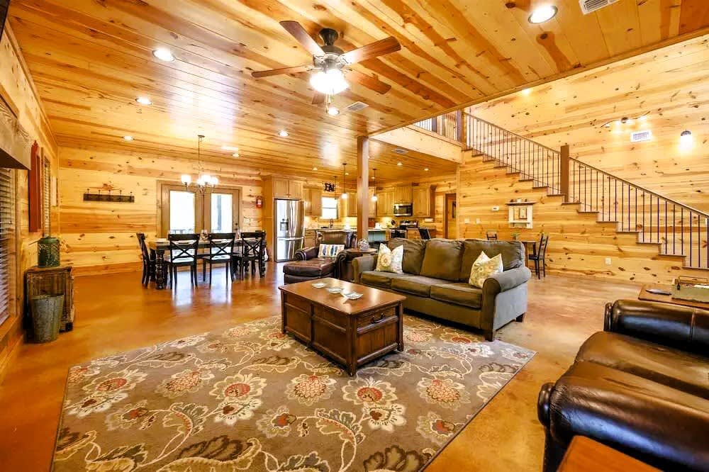 Cul-de-sac Cabin - Pool Table-Hot tub-Pet Friendly