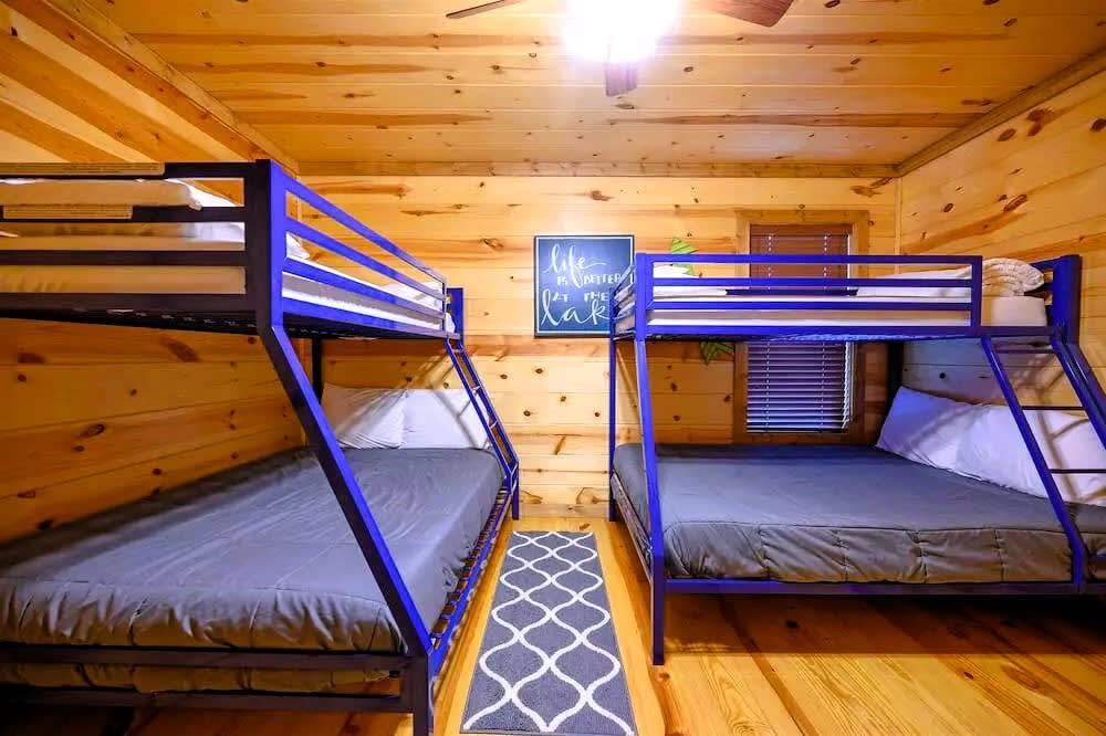 Cul-de-sac Cabin - Pool Table-Hot tub-Pet Friendly