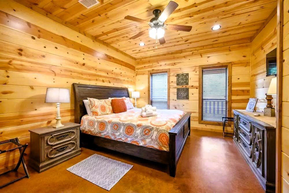 Cul-de-sac Cabin - Pool Table-Hot tub-Pet Friendly