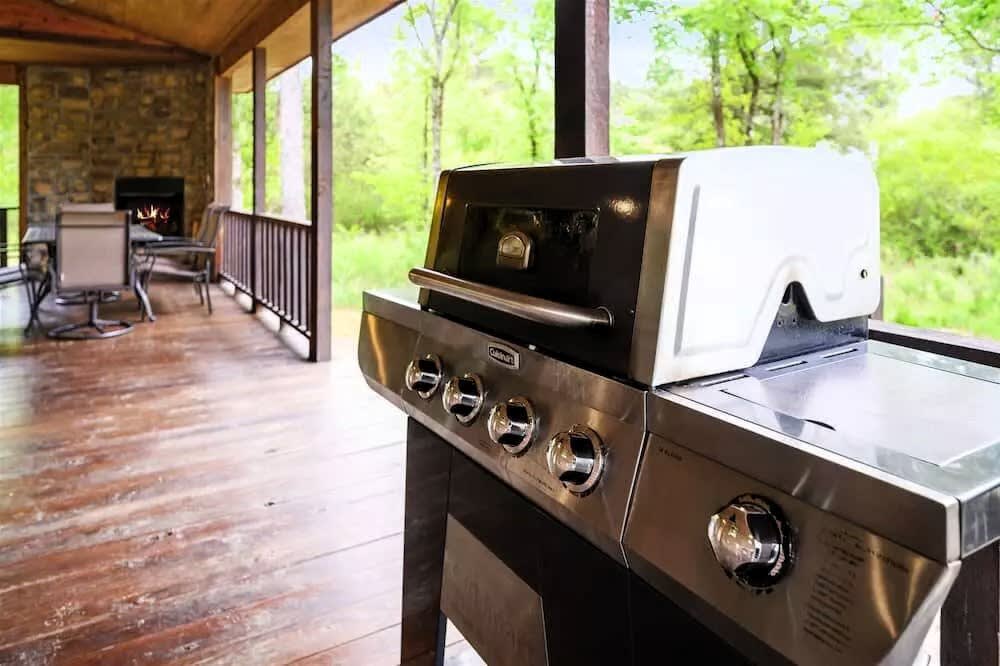 Cul-de-sac Cabin - Pool Table-Hot tub-Pet Friendly
