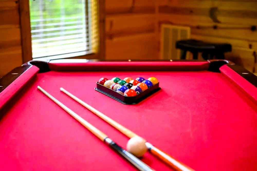 Cul-de-sac Cabin - Pool Table-Hot tub-Pet Friendly