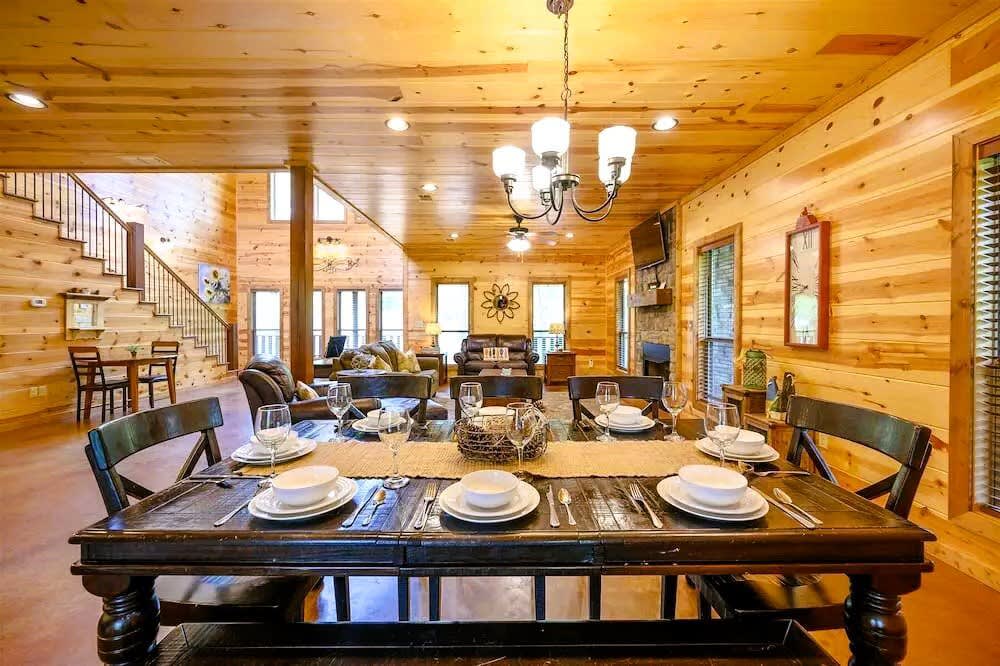 Cul-de-sac Cabin - Pool Table-Hot tub-Pet Friendly