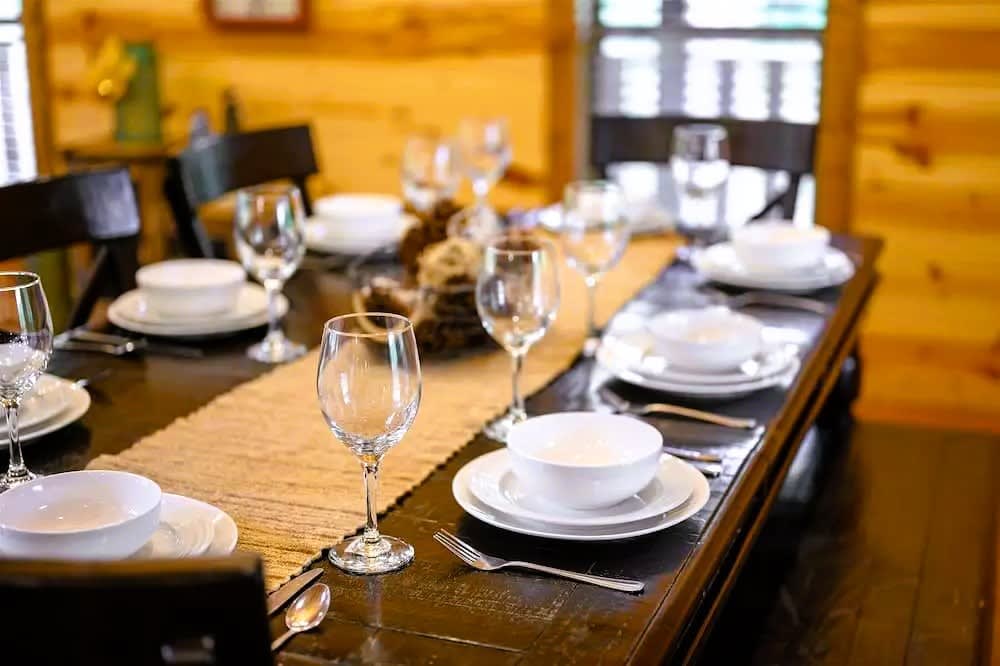 Cul-de-sac Cabin - Pool Table-Hot tub-Pet Friendly