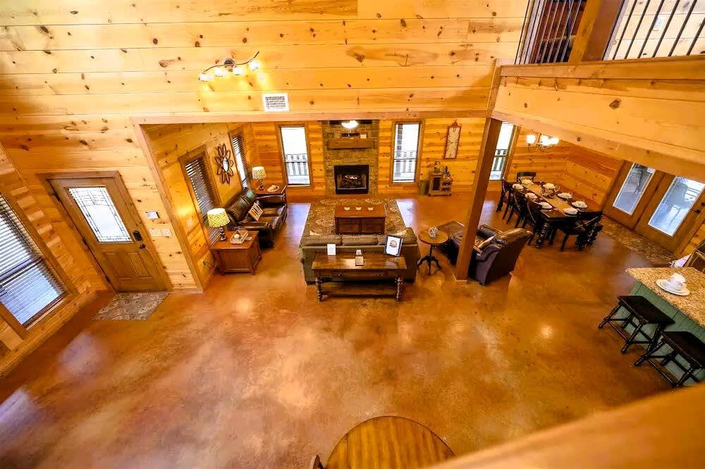 Cul-de-sac Cabin - Pool Table-Hot tub-Pet Friendly
