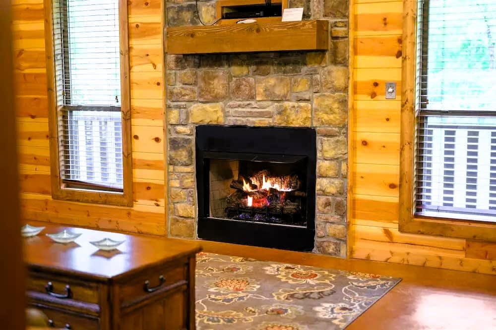 Cul-de-sac Cabin - Pool Table-Hot tub-Pet Friendly