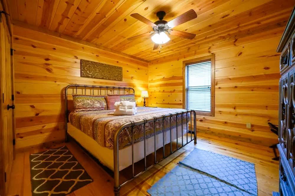 Cul-de-sac Cabin - Pool Table-Hot tub-Pet Friendly