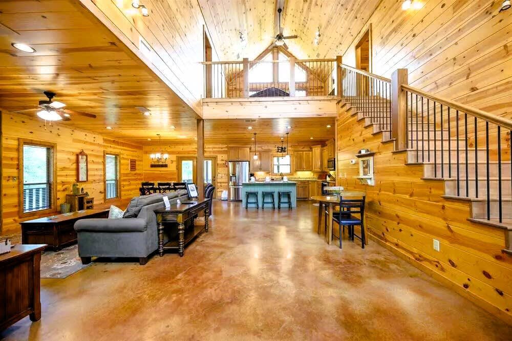 Cul-de-sac Cabin - Pool Table-Hot tub-Pet Friendly