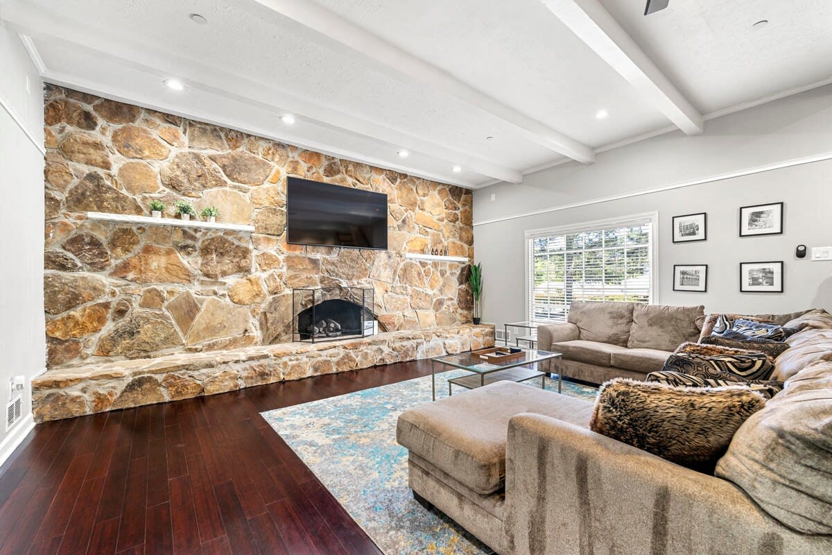 Mansion With Private Pool Bsktball & Tennis courts