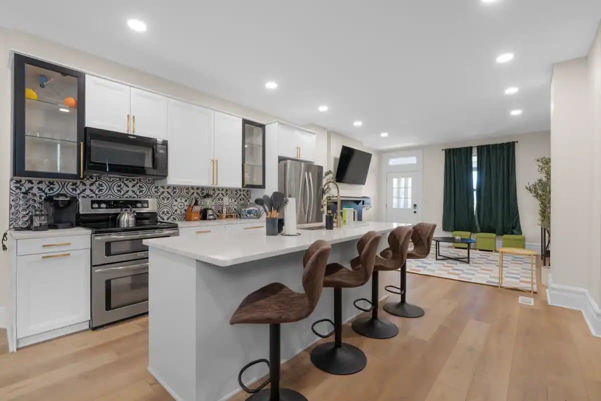 Inviting 7 Bed Home with Hot Tub and Fire Pit - Picture 11