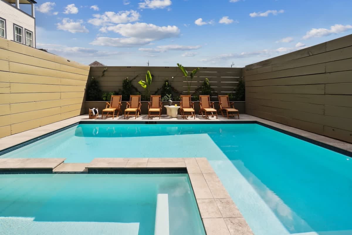Designer Home, Heated Pool & Rooftop