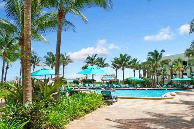Sunrise Beachfront Condo | Pool | Hollywood