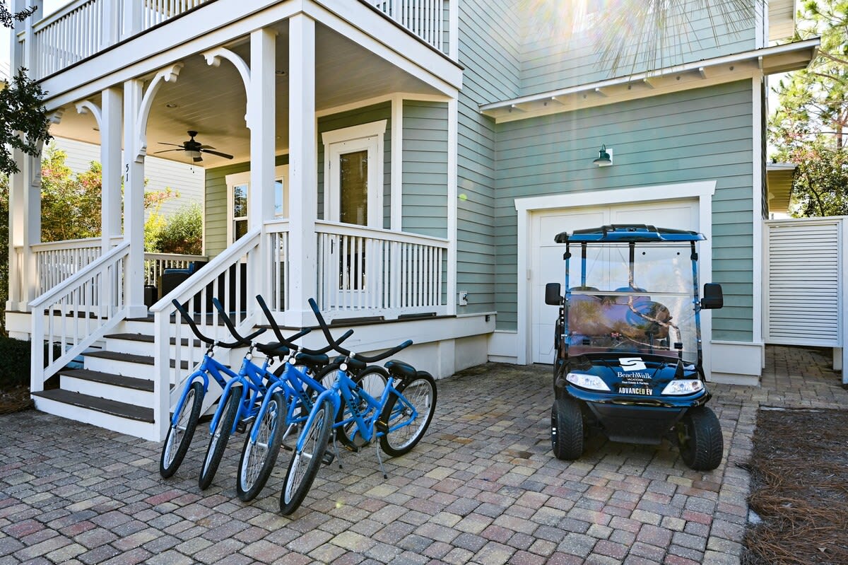 Golf Cart & 4 Bikes! Large Backyard! 2 Pools! Book Today! - Gram's Beach Spot in Naturewalk on 30A