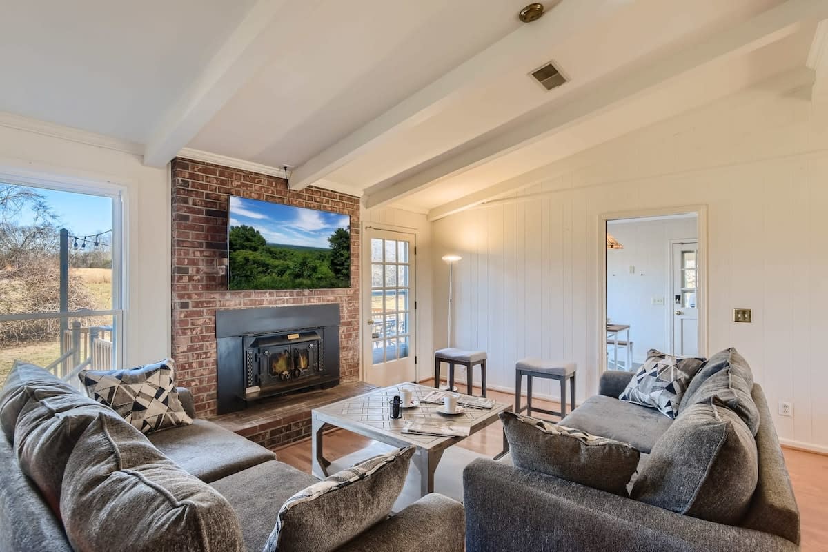 Big Original Rustic Farmhouse | Game Rm| Fire Pit | BBQ! in Franklin, TN